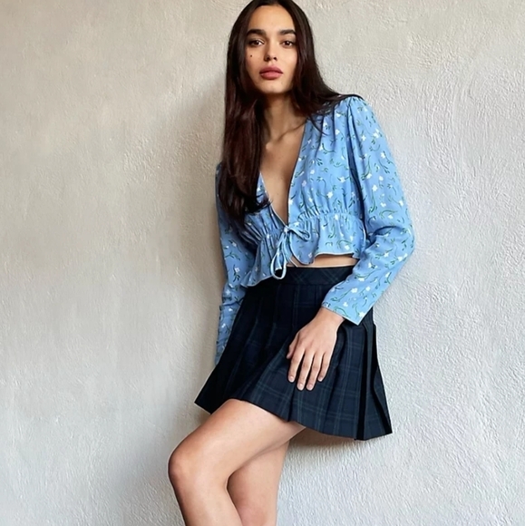 Aritzia Sunday Best Cropped Tie Front Top, Size Small - Picture 13 of 14